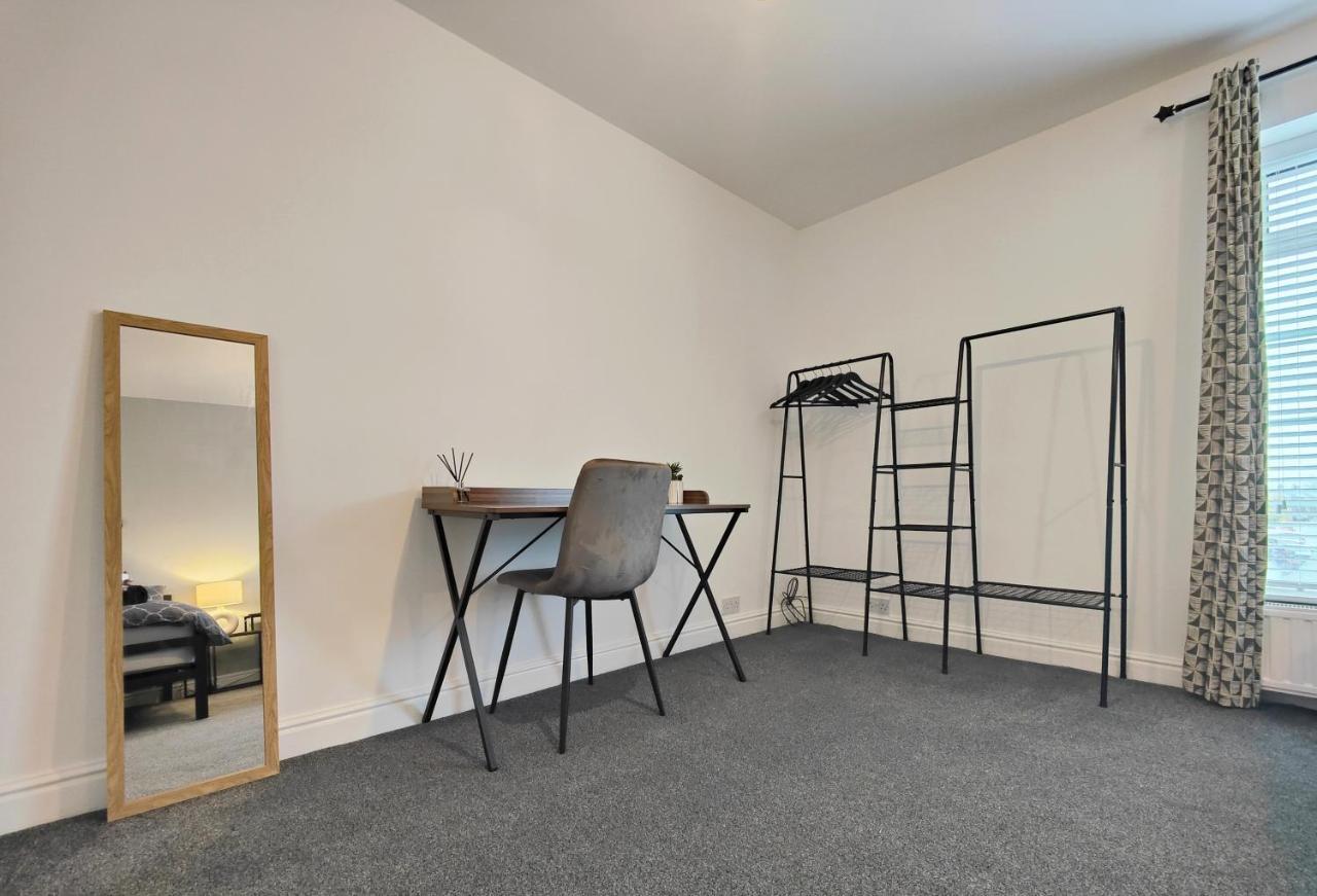 Stott House - Bright Spacious Townhouse 15 Minutes To Central Manchester With Free Parking Vila Exterior foto