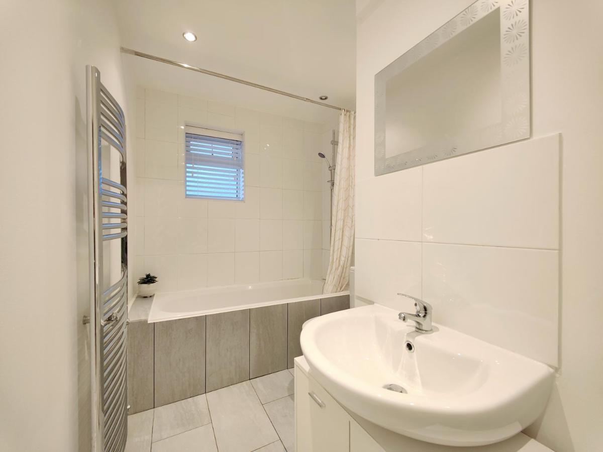 Stott House - Bright Spacious Townhouse 15 Minutes To Central Manchester With Free Parking Vila Exterior foto